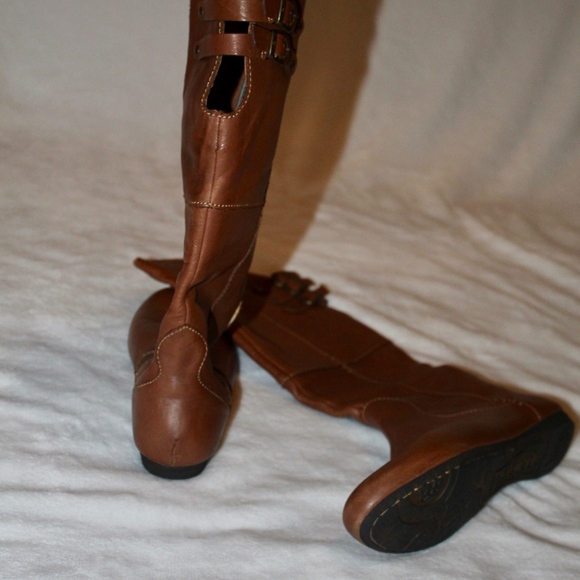 "Born" leather boots - Picture 4 of 7